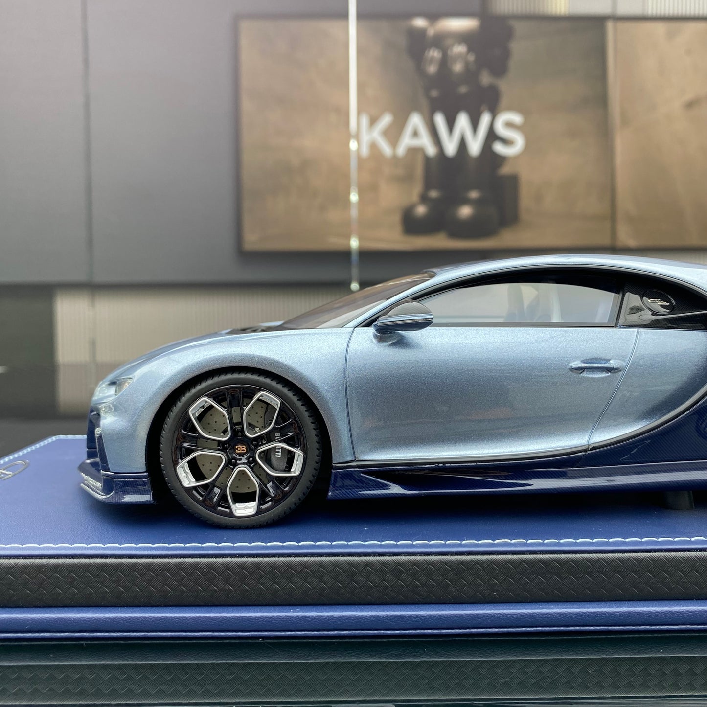 MR 1/18 Bugatti Chiron Profilee Atlantic Blue Limited Edition Car Model Ornament