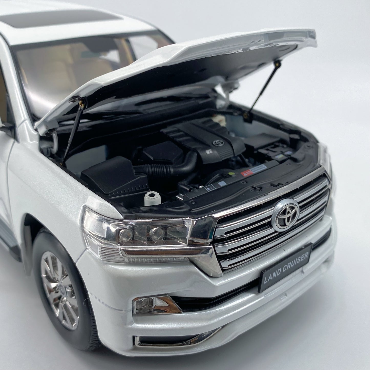 Kengfai 1/18 Toyota Land Cruiser LHD Alloy Model Car Ornaments
