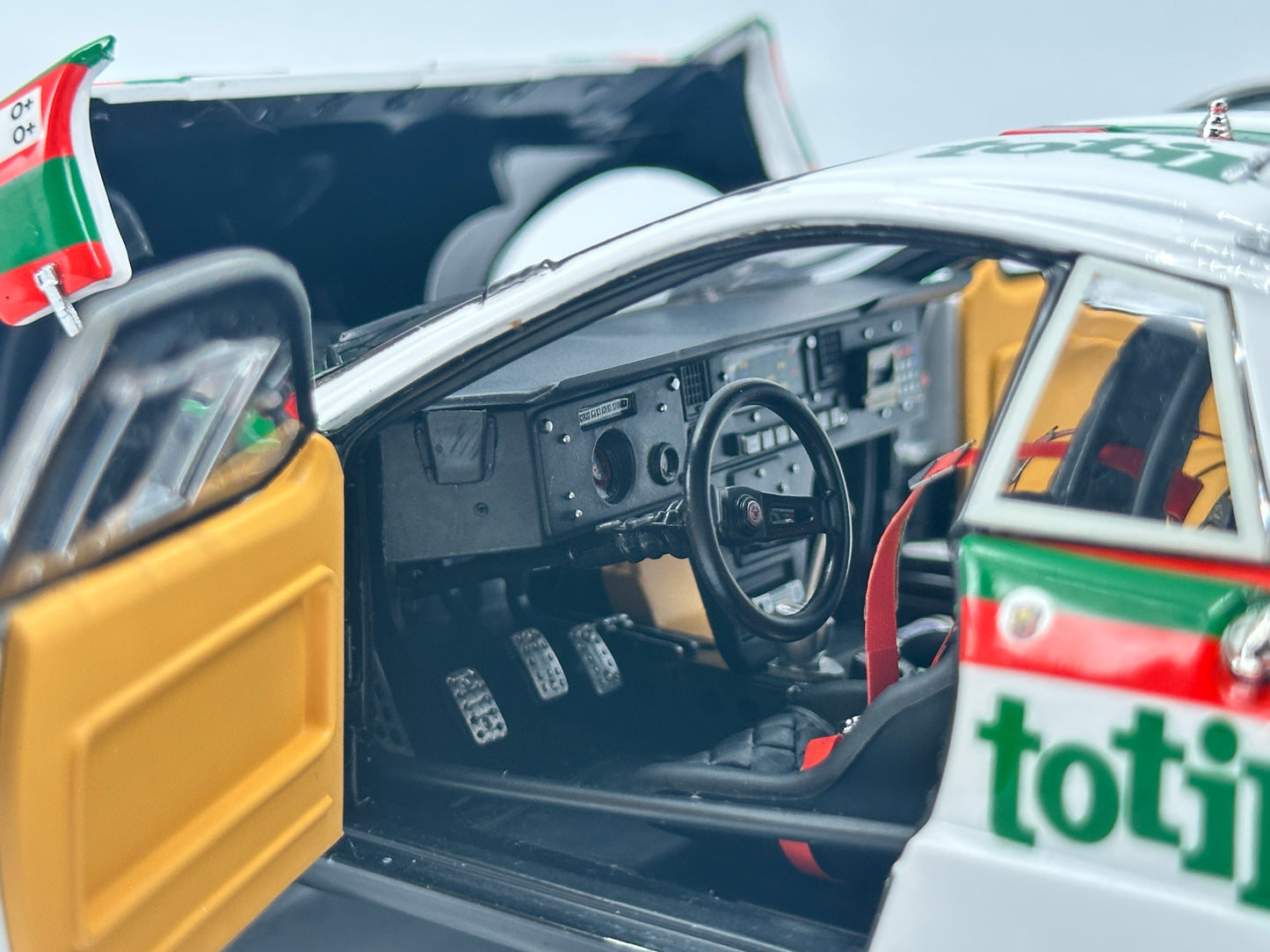 Kyosho 1/18 Lancia 037 1984 Piancavallo alloy car model