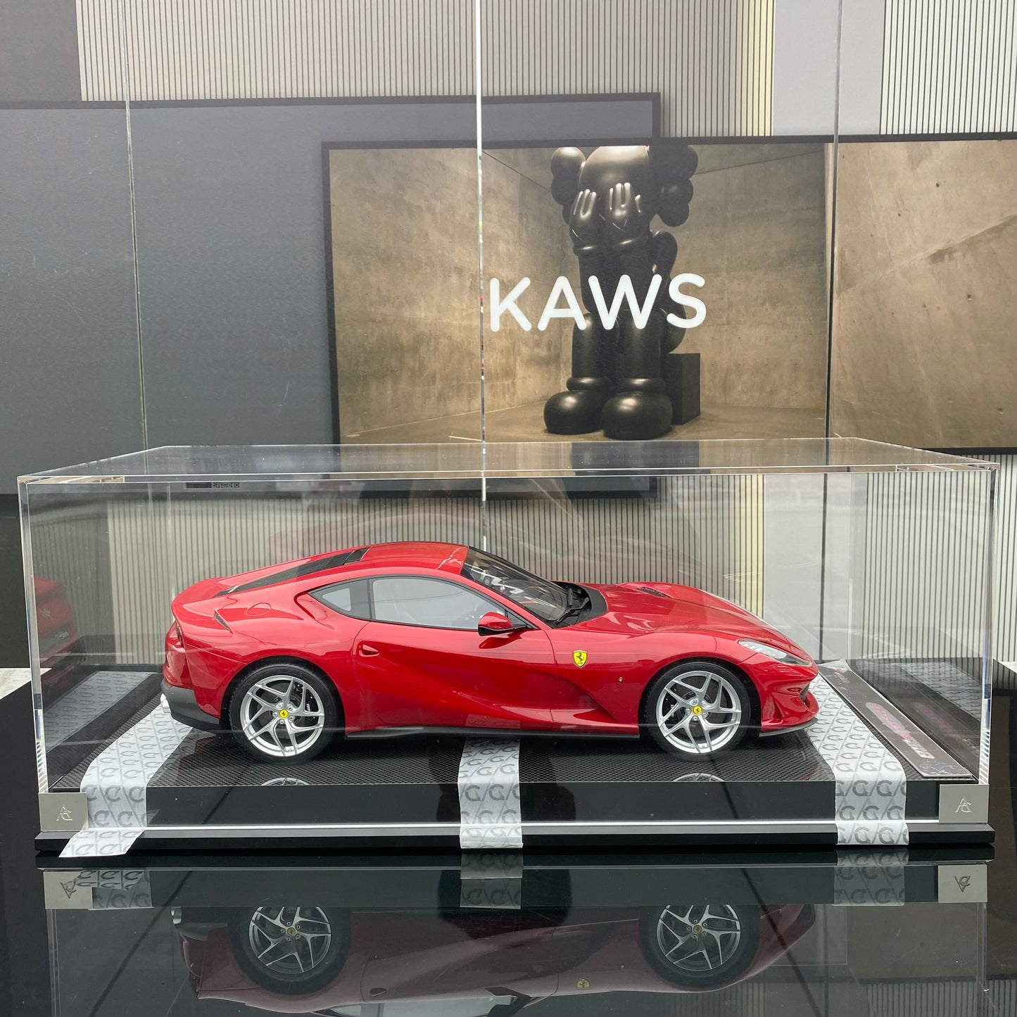 Ferrari 812 SUPERFAST Rojo, modelo de simulación a escala 1/12