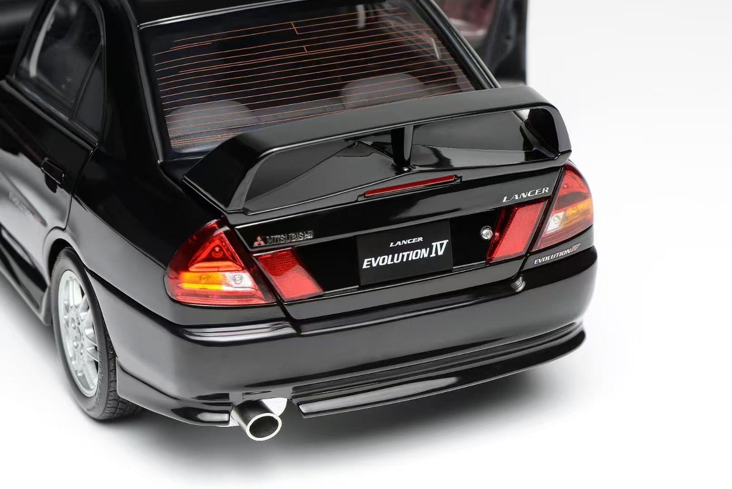 MOTORHELIX 1/18 Mitsubishi Lancer Evolution IV Simulation Car Model Ornaments