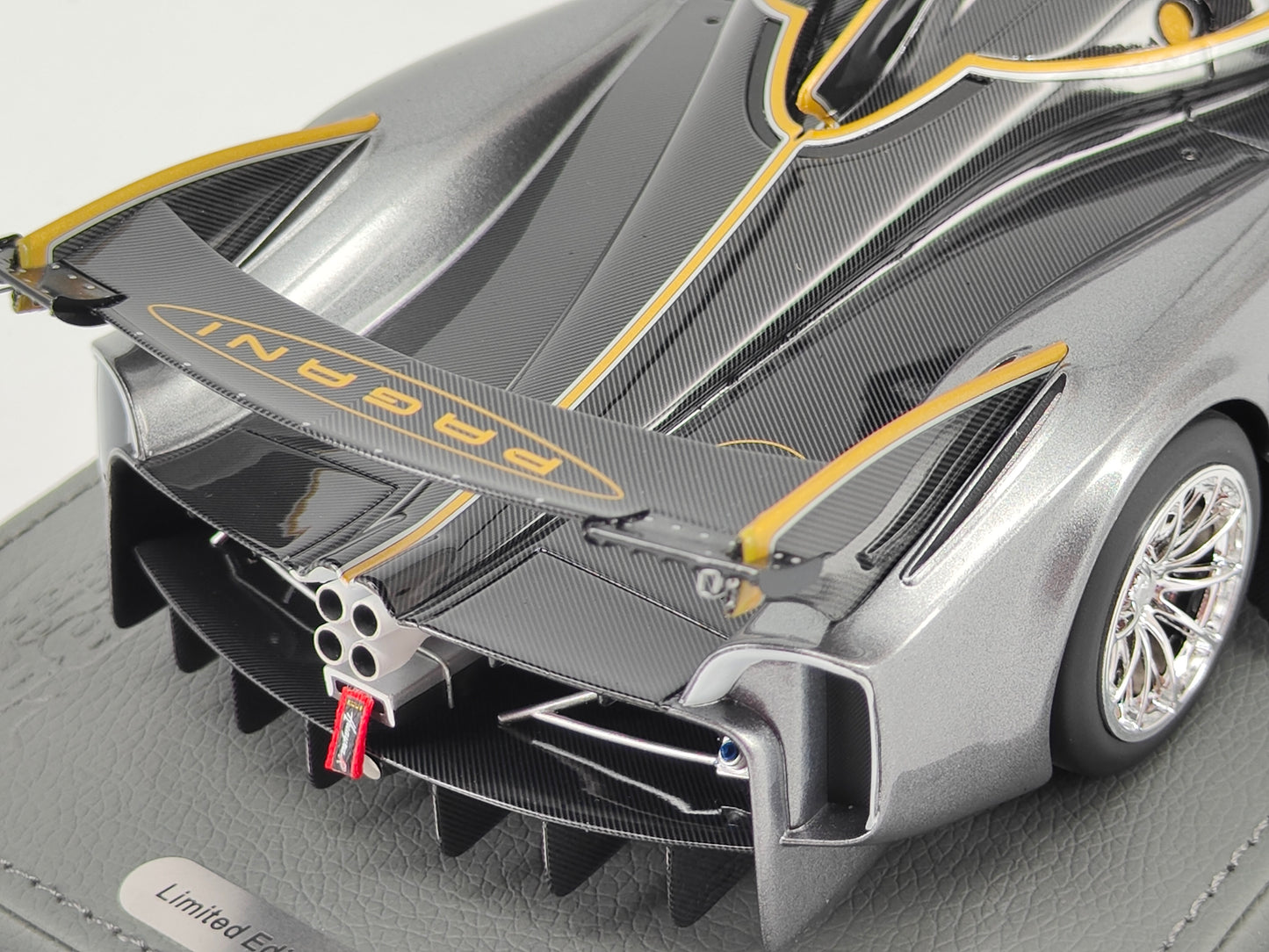 BBR 1/18 Pagani HUAYRA R #27 Metallic Gray Simulation Car Model