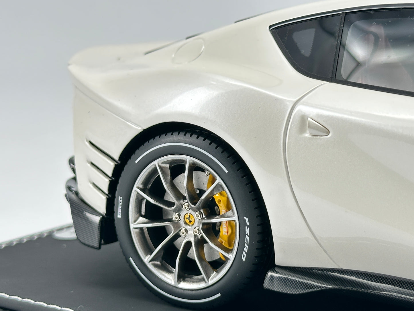 BBR 1/18 Ferrari 812 Competizione Metallic White Simulation Limited Edition Car Model Ornaments