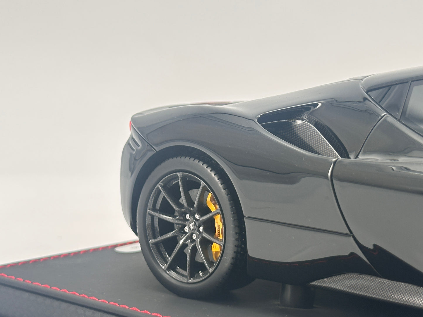 BBR 1/18 Ferrari SF90 Stradale Leather Base Brilliant Daytona Black Simulated Car Model