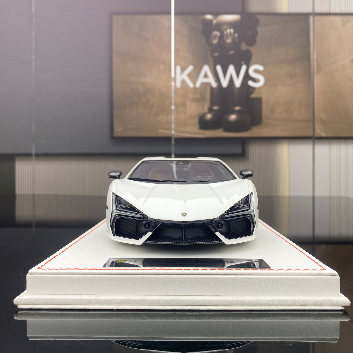 Adorno de modelo de coche de edición limitada Lamborghini Reveulto RUNNER 1/18