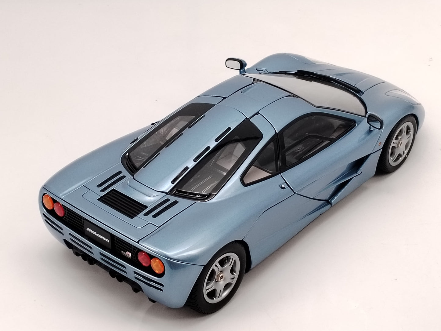 LCD 1/18 McLaren F1 Ice Blue Alloy Car Model