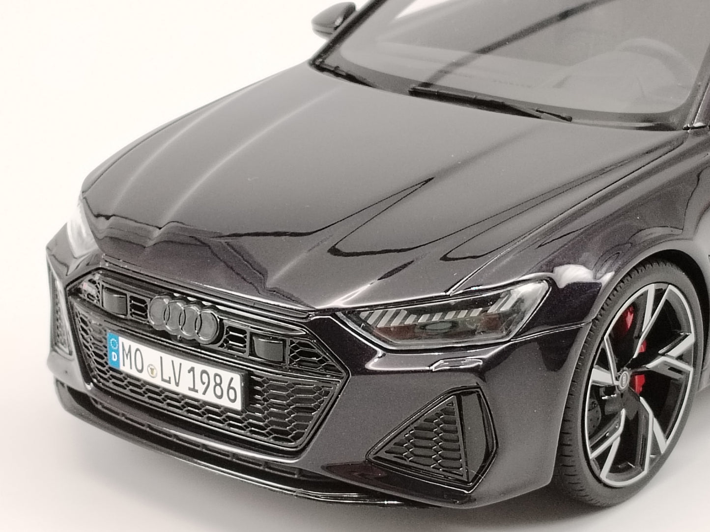 GT Spirit 1/18 Audi RS6 Avant with luggage black simulation model car
