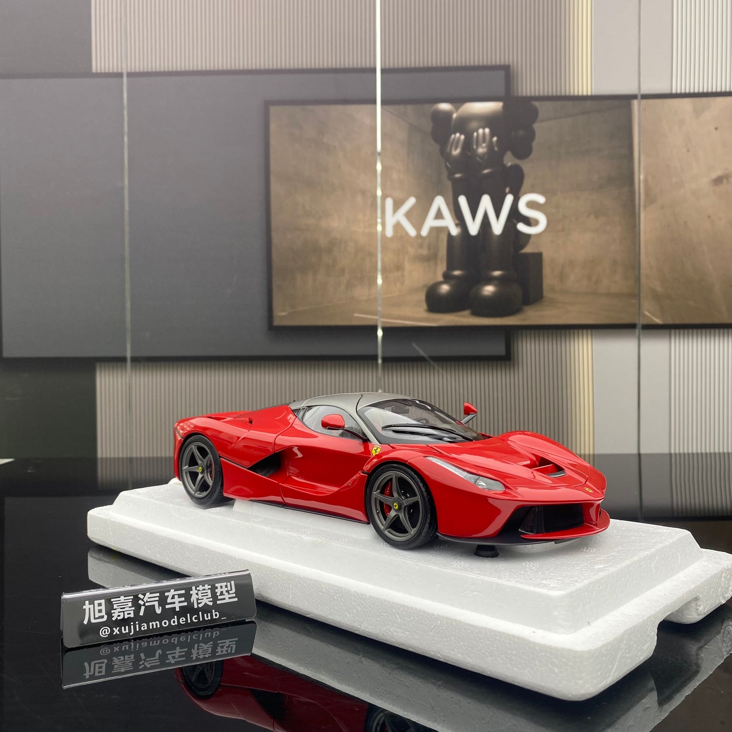 BBR 1/18 Ferrari LaFerrari Carbon Top Red Simulation Car Model Birthday Gift Ornaments