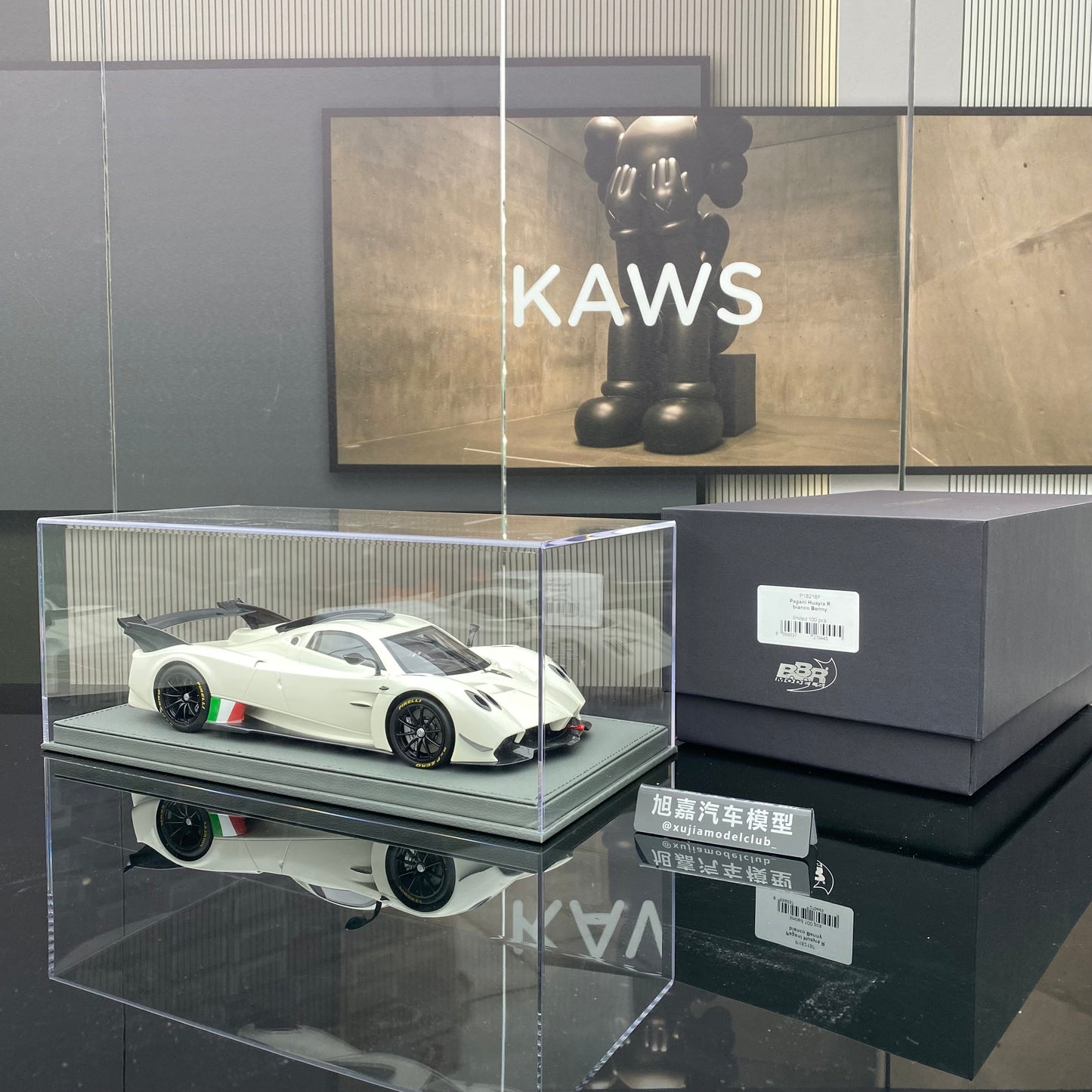 Adorno de coche de edición limitada Pagani Huayra R a escala 1/18 de BBR