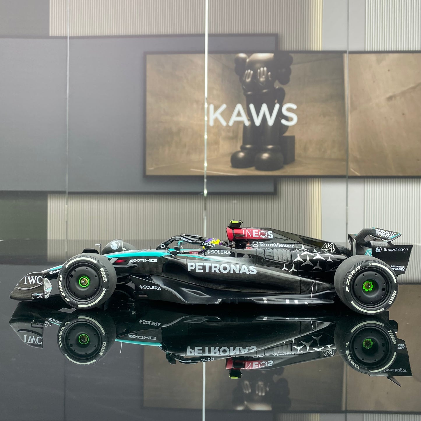 minichamps 1/18 MERCEDES MERCEDES AMG PETRONAS EQUIPO DE FÓRMULA UNO F1 W15
