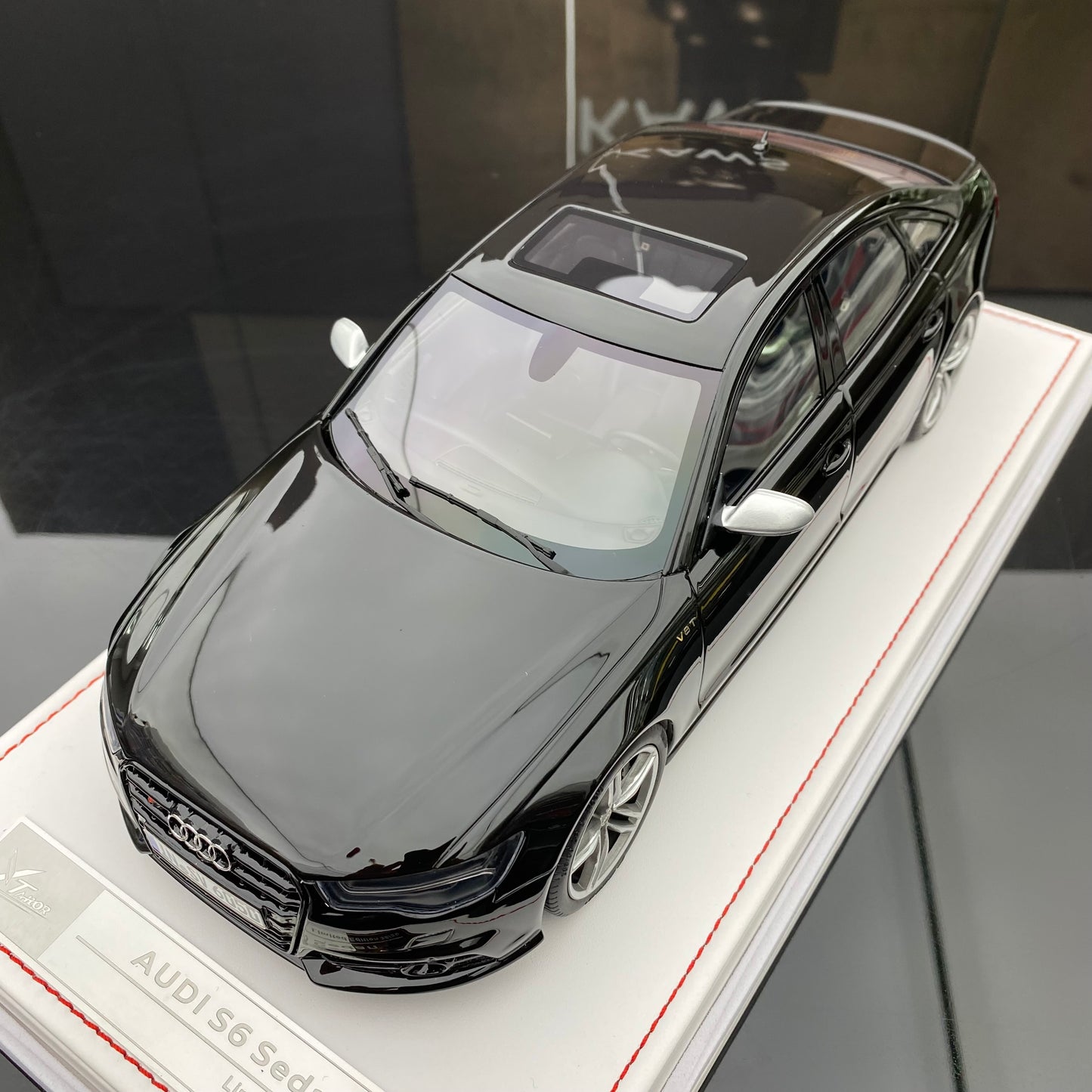 IVY Tailor 1/18 AUDI Audi S6 Sedan resin car model birthday gift ornament