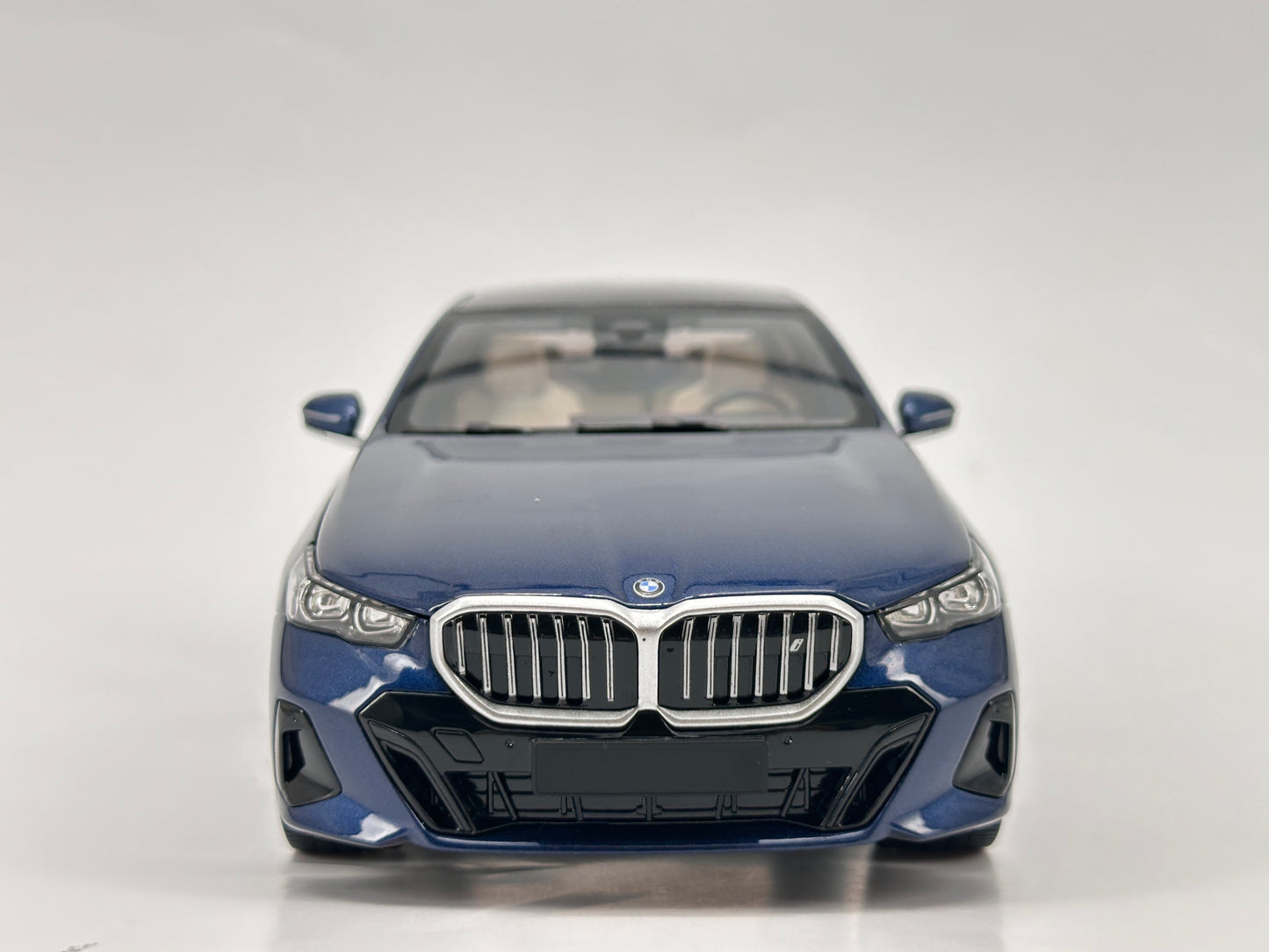 MINICHAMPS 1/18 BMW i5 Metallic Blue Alloy Car Model 110023400