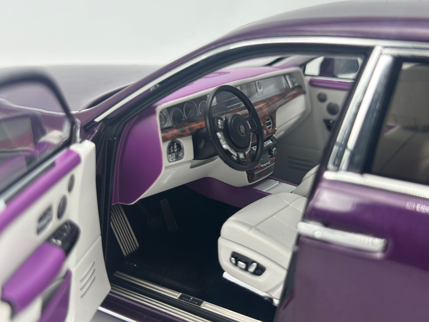 ZP 1/18 Rolls-Royce Phantom Pearlescent Purple Alloy Car Model