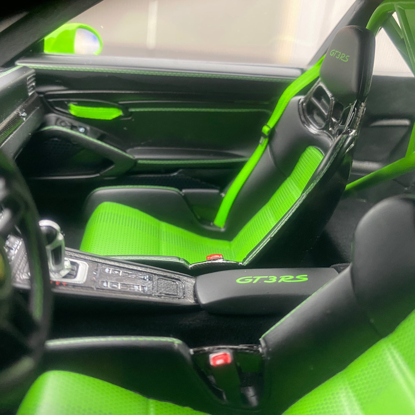 GT Spirit 1/12 Porsche 911 (991.2) GT3RS green simulation car model