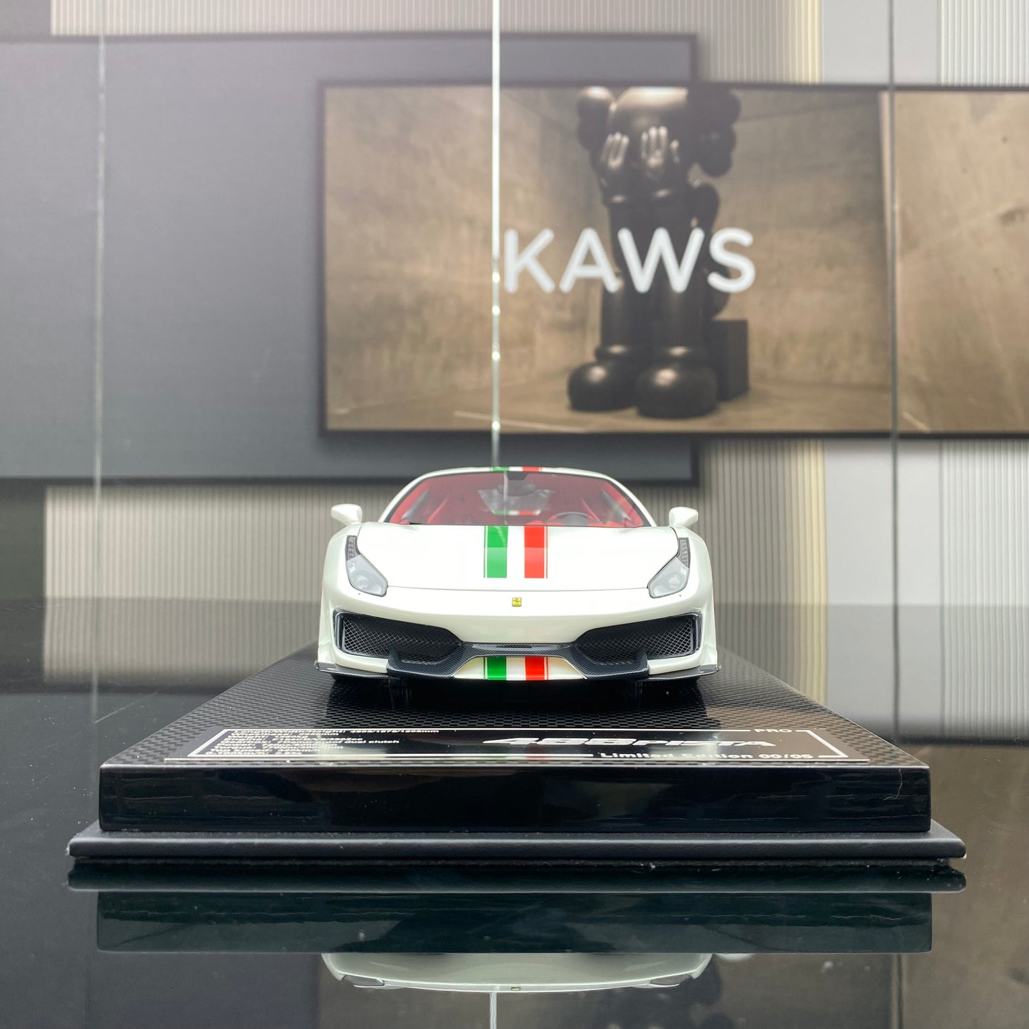 DM 1/18 Ferrari 488 pista resin fully opened fluorescent limited edition car model ornaments