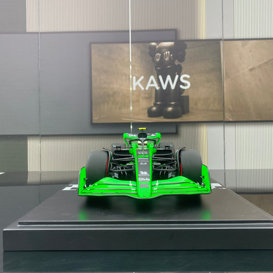 MINICHAMPS 1/12 STAKE F1 TEAMKICK SAUBER C44 Zhou Guanyu 2024 with stop sign black and green paint simulation car model