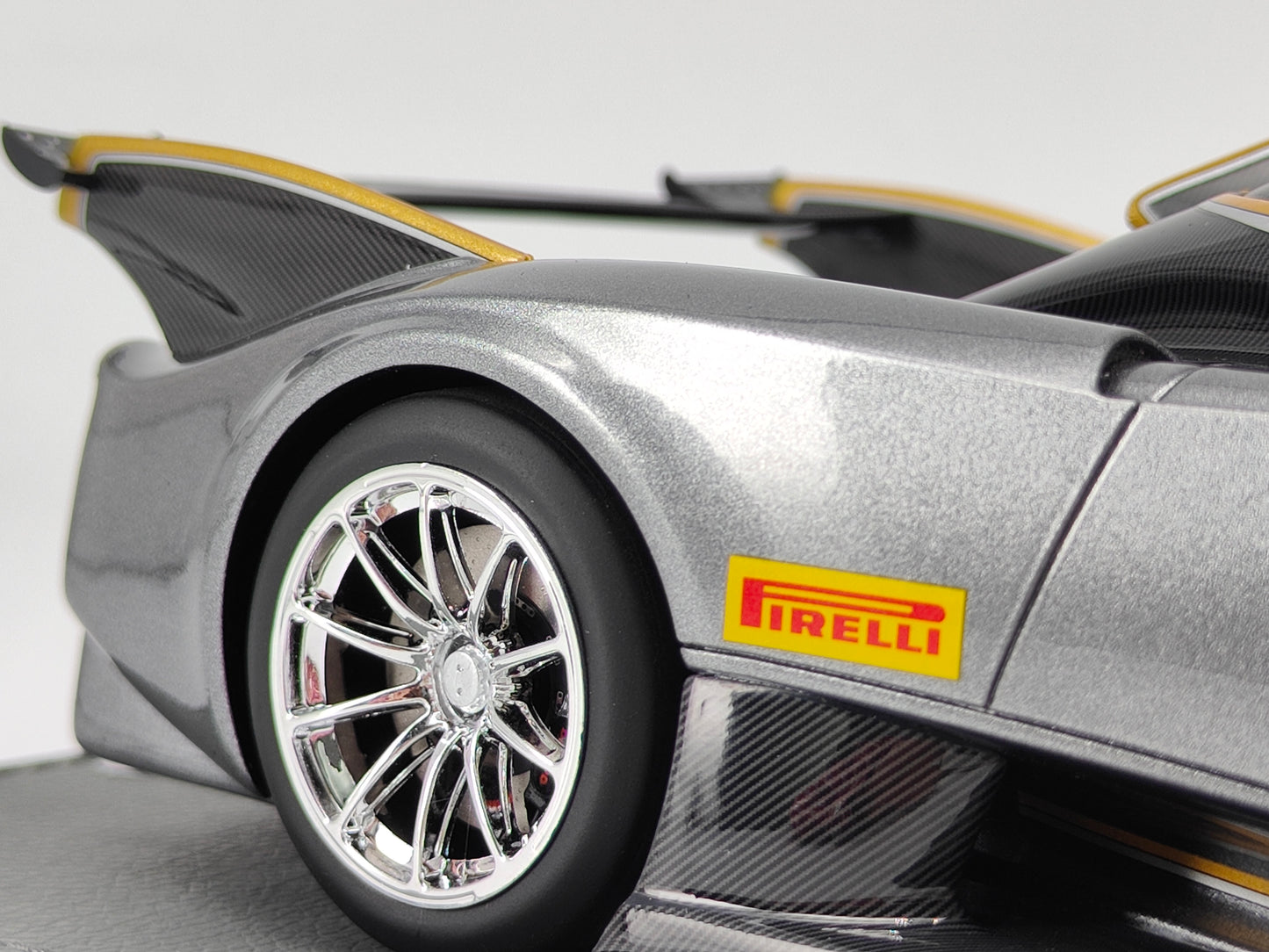 BBR 1/18 Pagani HUAYRA R #27 Metallic Gray Simulation Car Model
