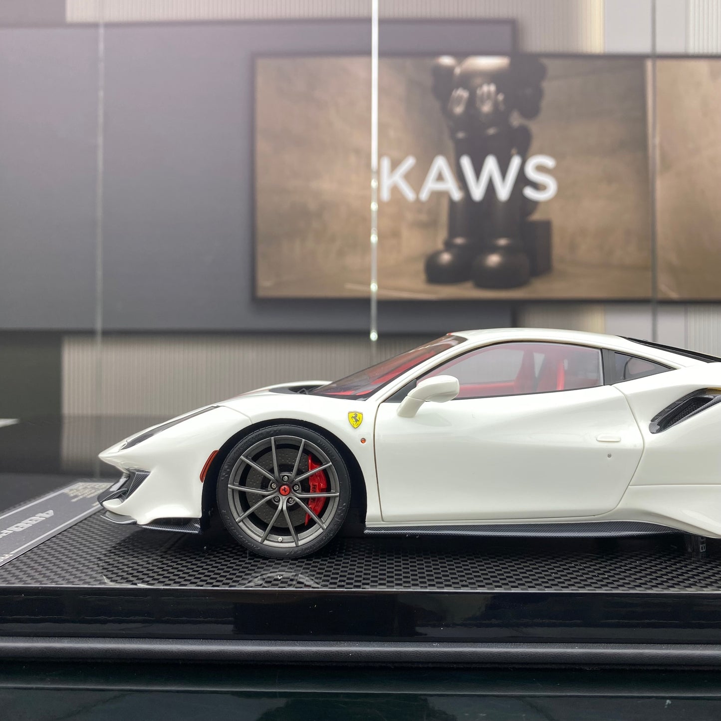 DM 1/18 Ferrari 488 pista resin fully opened fluorescent limited edition car model ornaments