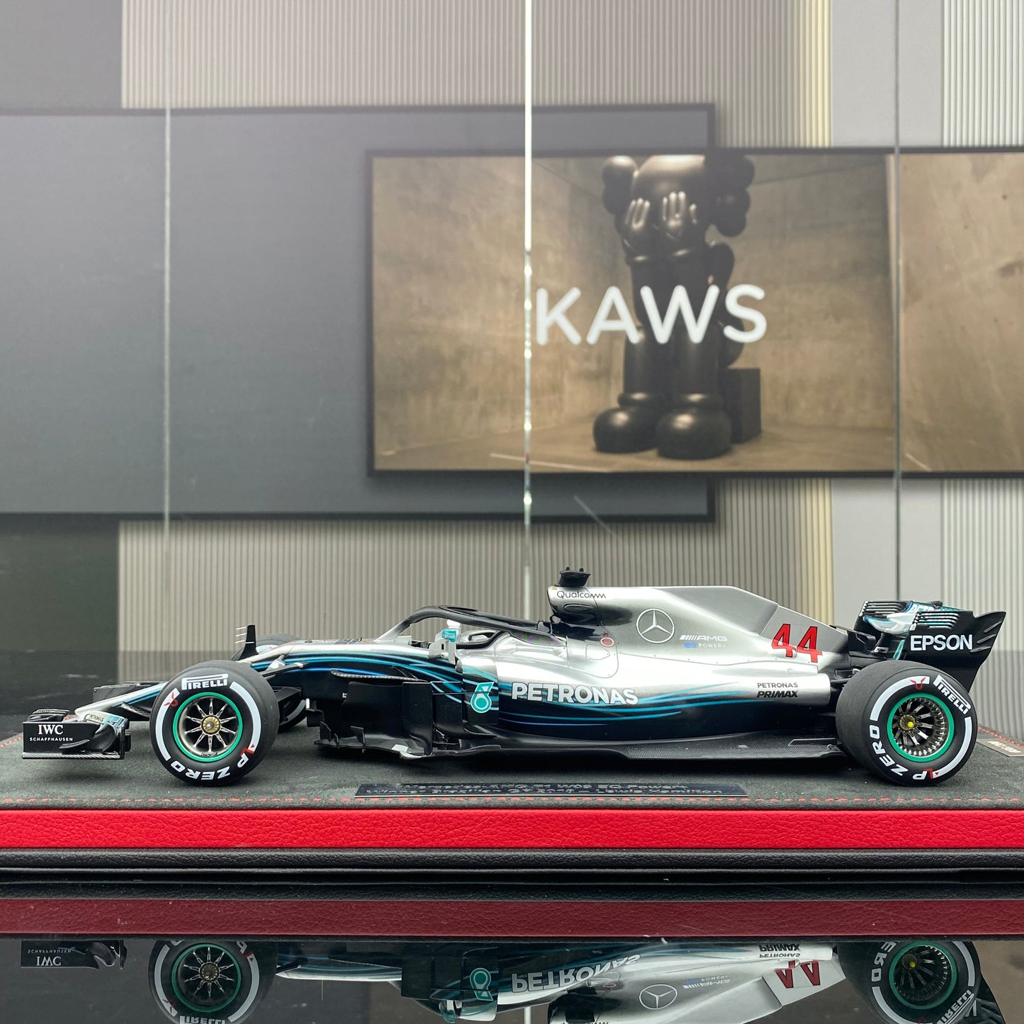 Spark 1/18 Mercedes-AMG F1 Team W09 2018 Brazil Grand Prix Victory No. 44 Hamilton Buonarte Special Edition Silver Paint Simulation Car Model