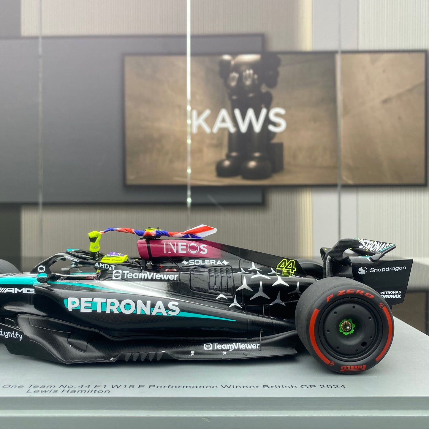 Spark 1/18 Mercedes-AMG W15 UK Grand Prix Victory No. 44 Hamilton Sitting and Holding the Flag Version