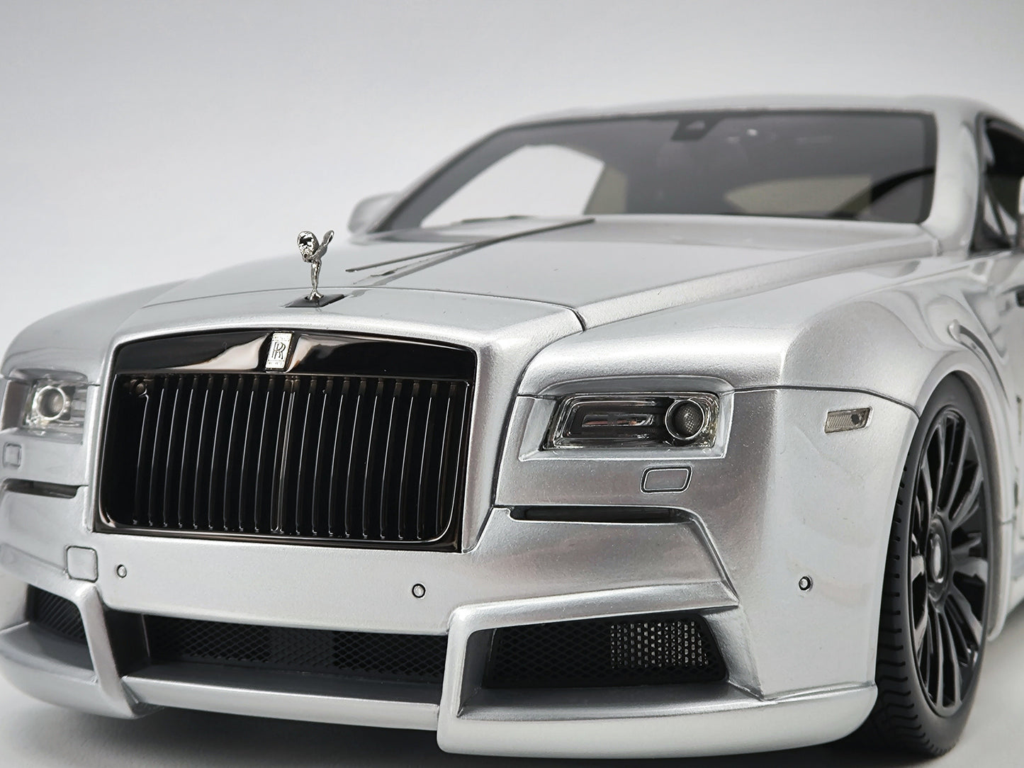 DG 1/18 Rolls-Royce Phantom Limited Edition Simulation Car Model Birthday Gift Ornaments