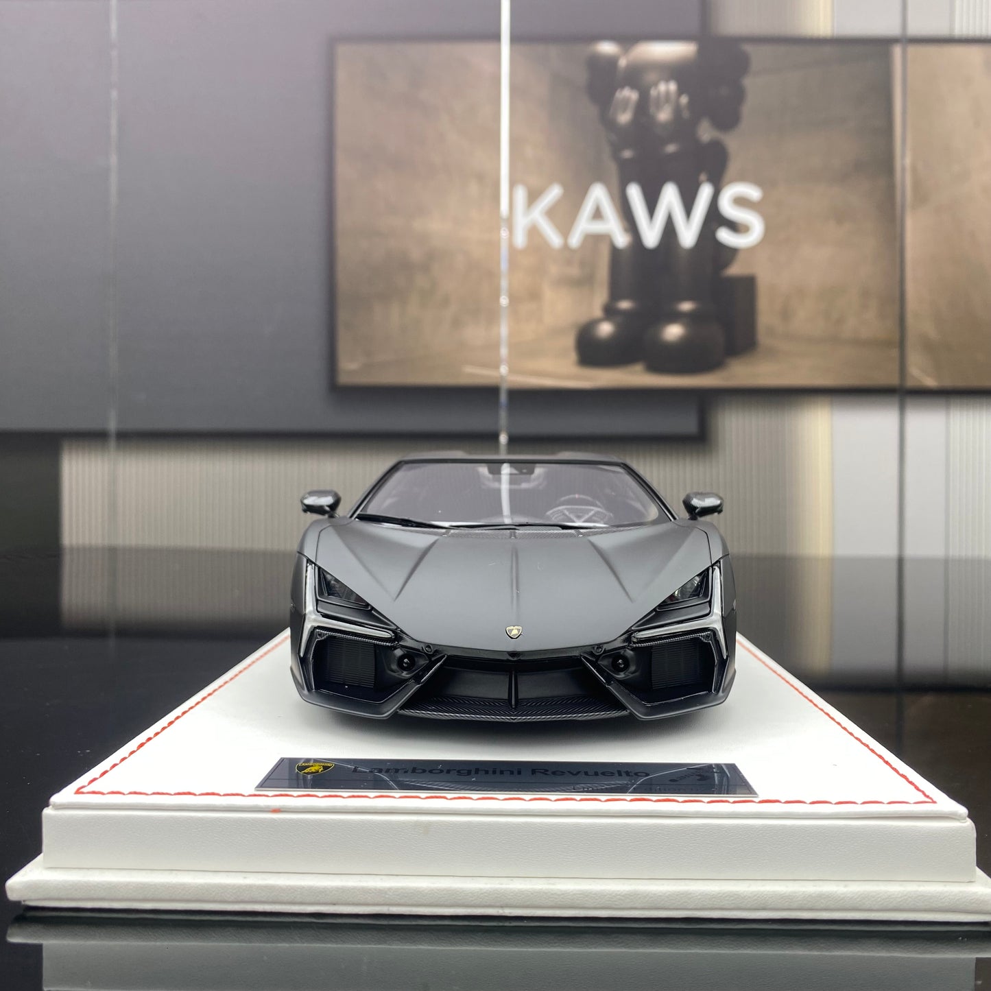 Adorno de modelo de coche de edición limitada Lamborghini Reveulto RUNNER 1/18
