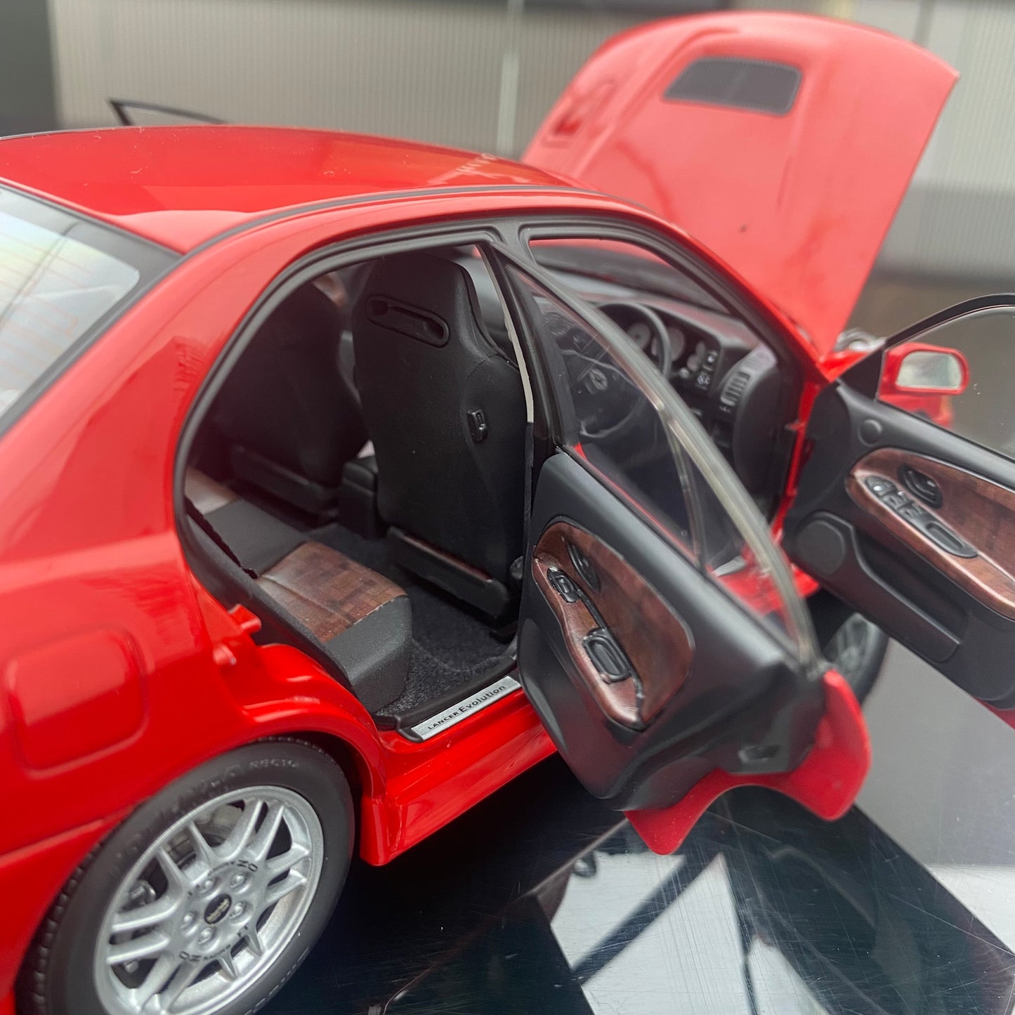 MOTORHELIX 1/18 Mitsubishi Lancer Evolution IV Palma Red Alloy Car Model