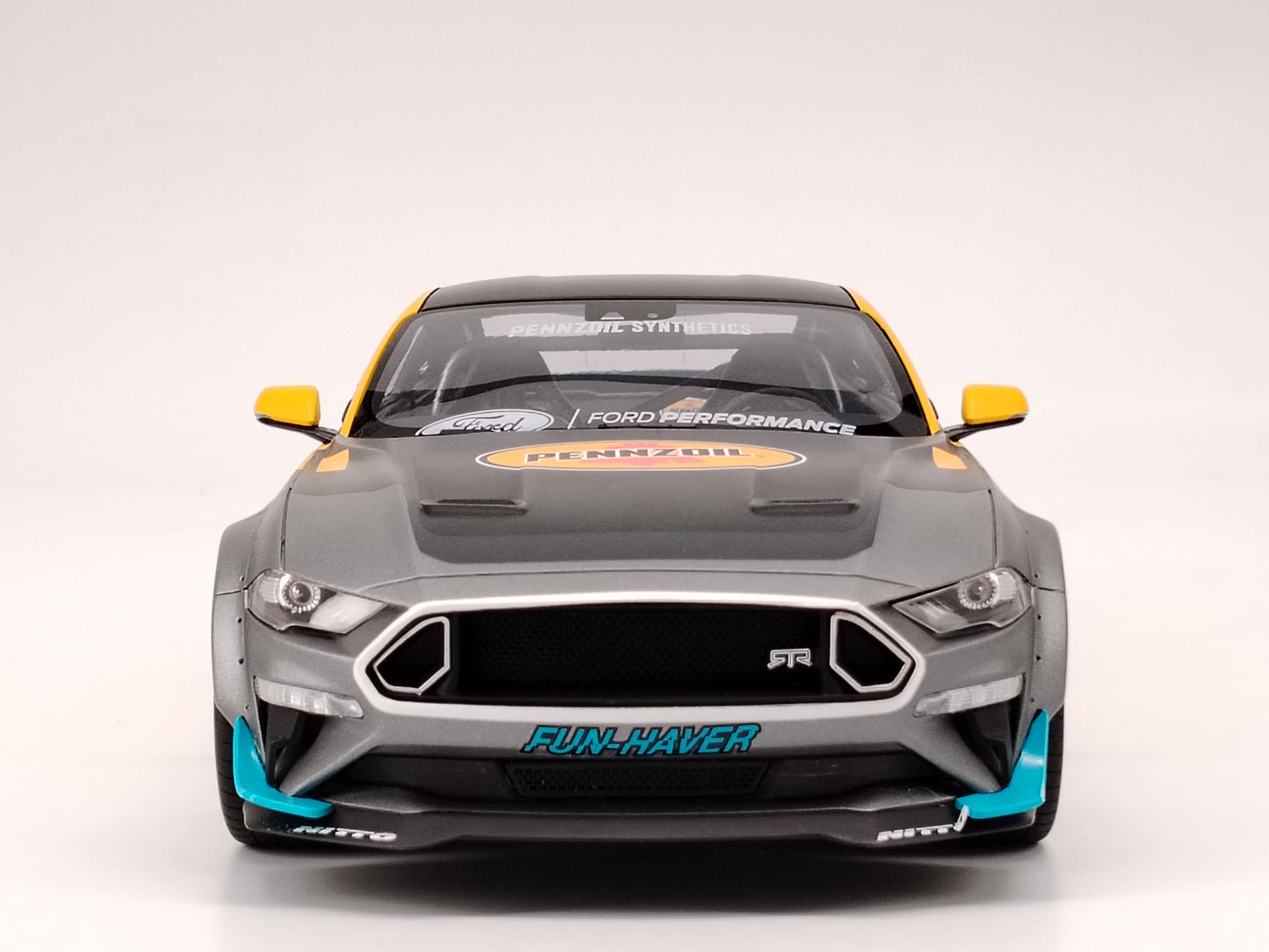 GT Spirit 1/18 Ford MUSTANG RTR SPEC 5-D wide body gray and yellow paint simulation car model