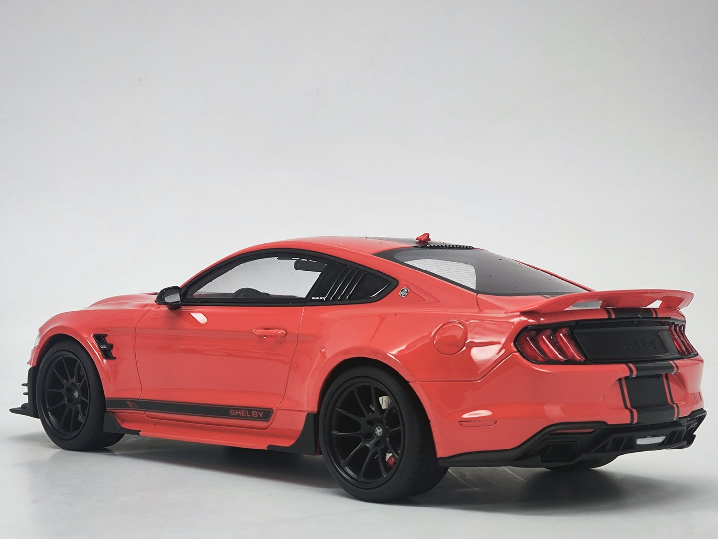 GT SPIRIT 1/18 Ford Mustang Shelby Simulation Car Model Ornaments
