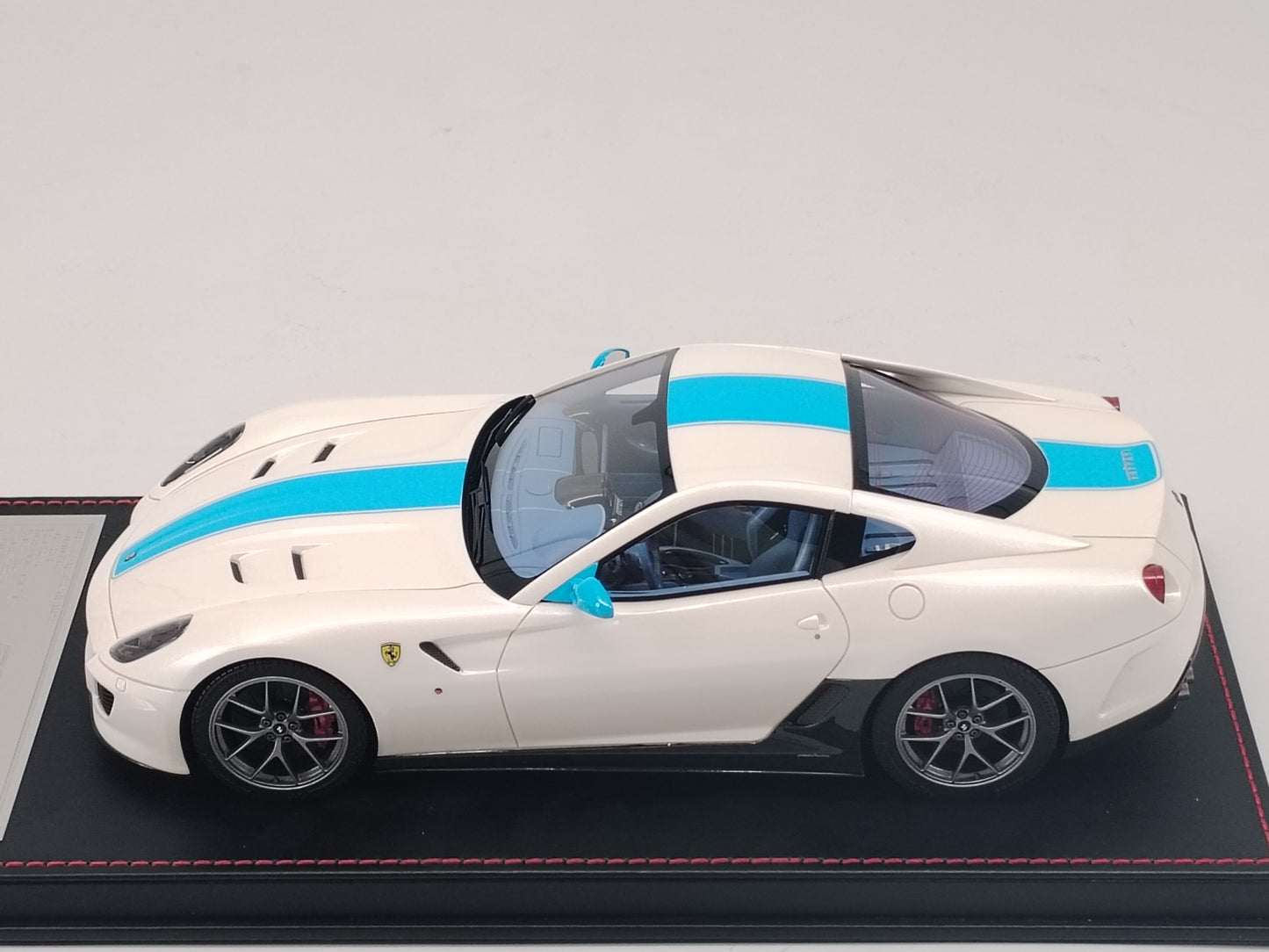 DINOMDOEL 1/18 Ferrari 599GTO Black Base Limited Edition Car Model Ornaments