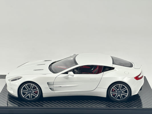 FRONTIART 1/18 Aston Martin ONE-77 Resin Fully Open Pearl White Limited Edition Car Model Ornaments
