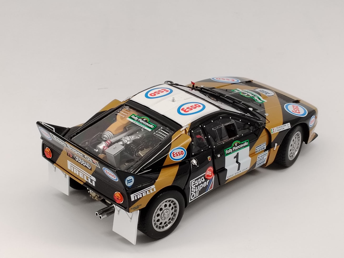 Kyosho 1/18 Lancia 037 1984 Piancavallo alloy car model