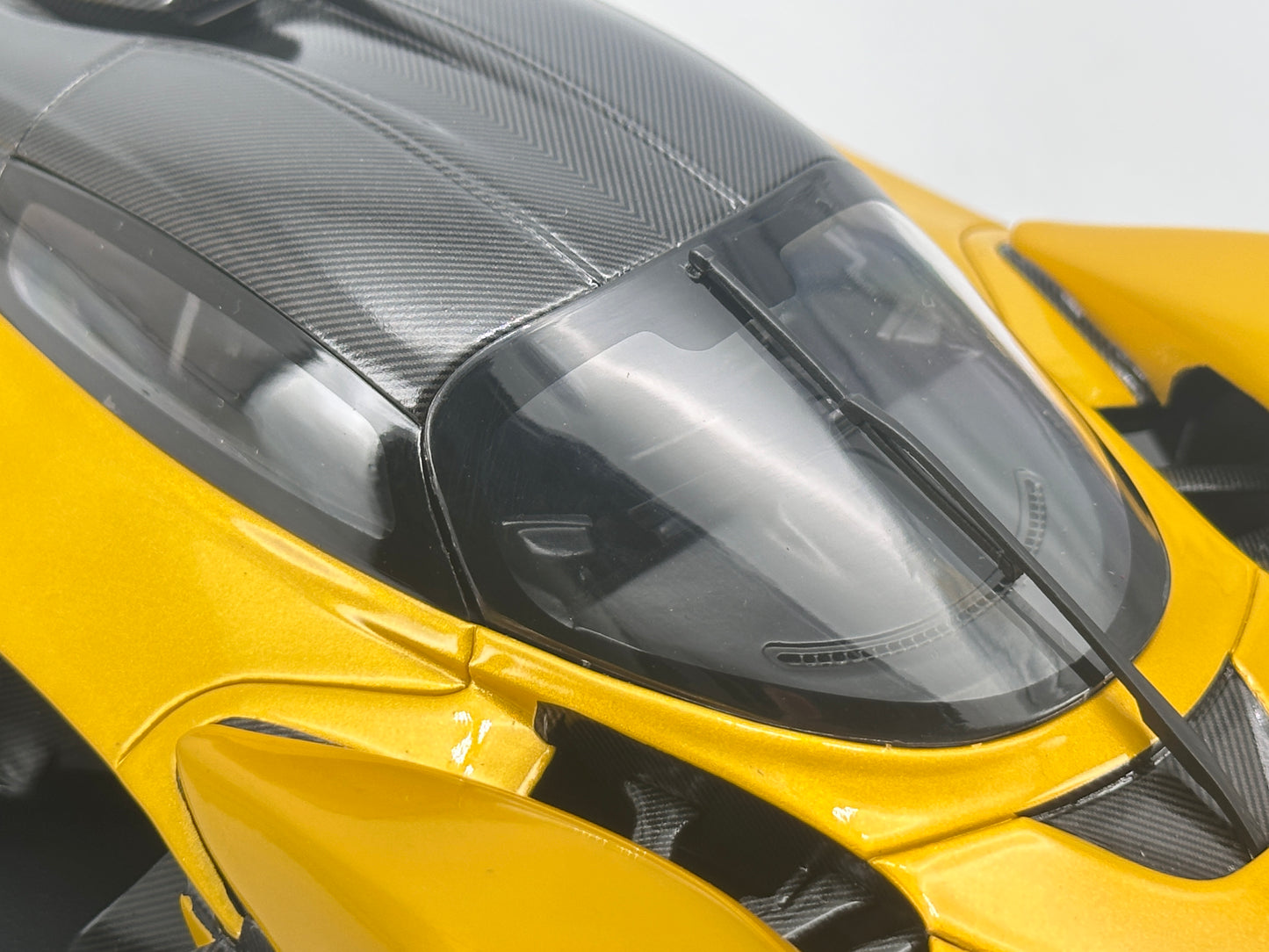 Topspeed 1/18 Aston Martin Valkyrie Sunburst Yellow Simulation Car Model