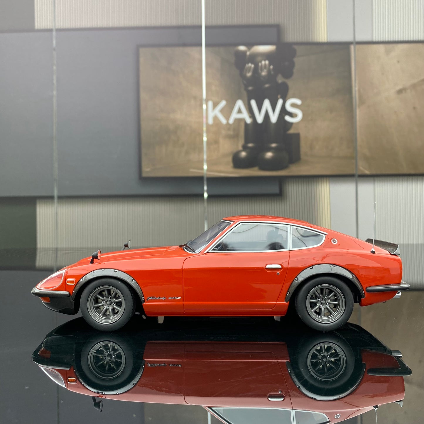 OTTO 1/18 Nissan FAIRLADY 240ZG red resin sealed car model ornament