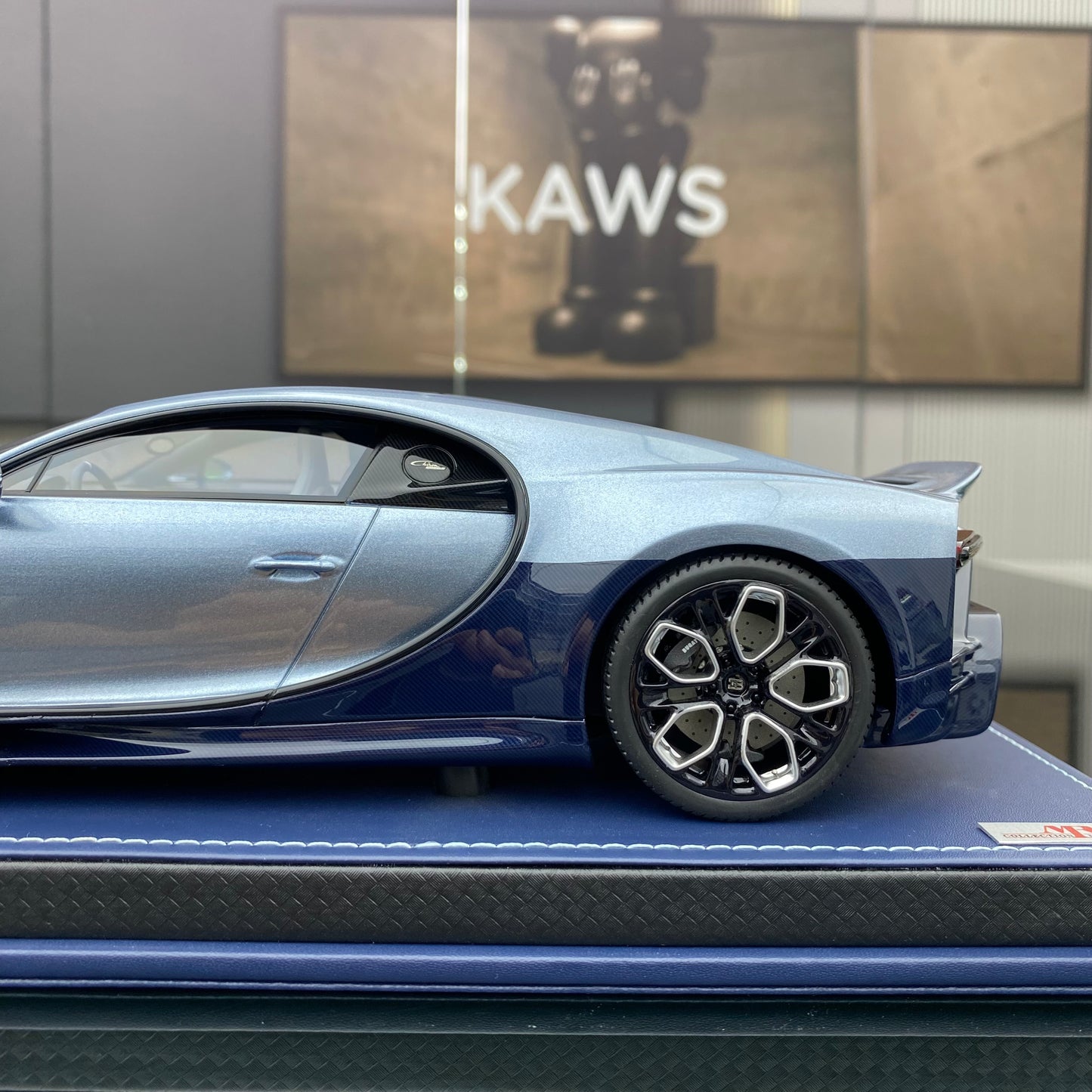 MR 1/18 Bugatti Chiron Profilee Atlantic Blue Limited Edition Car Model Ornament