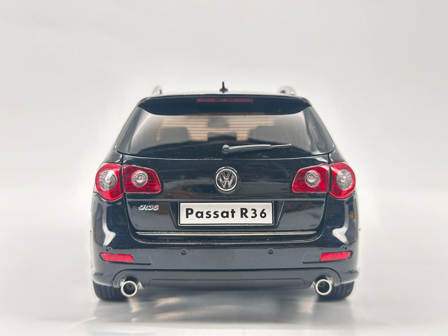 NZG 1/18 Volkswagen Passat R36 Variant Black Alloy Car Model