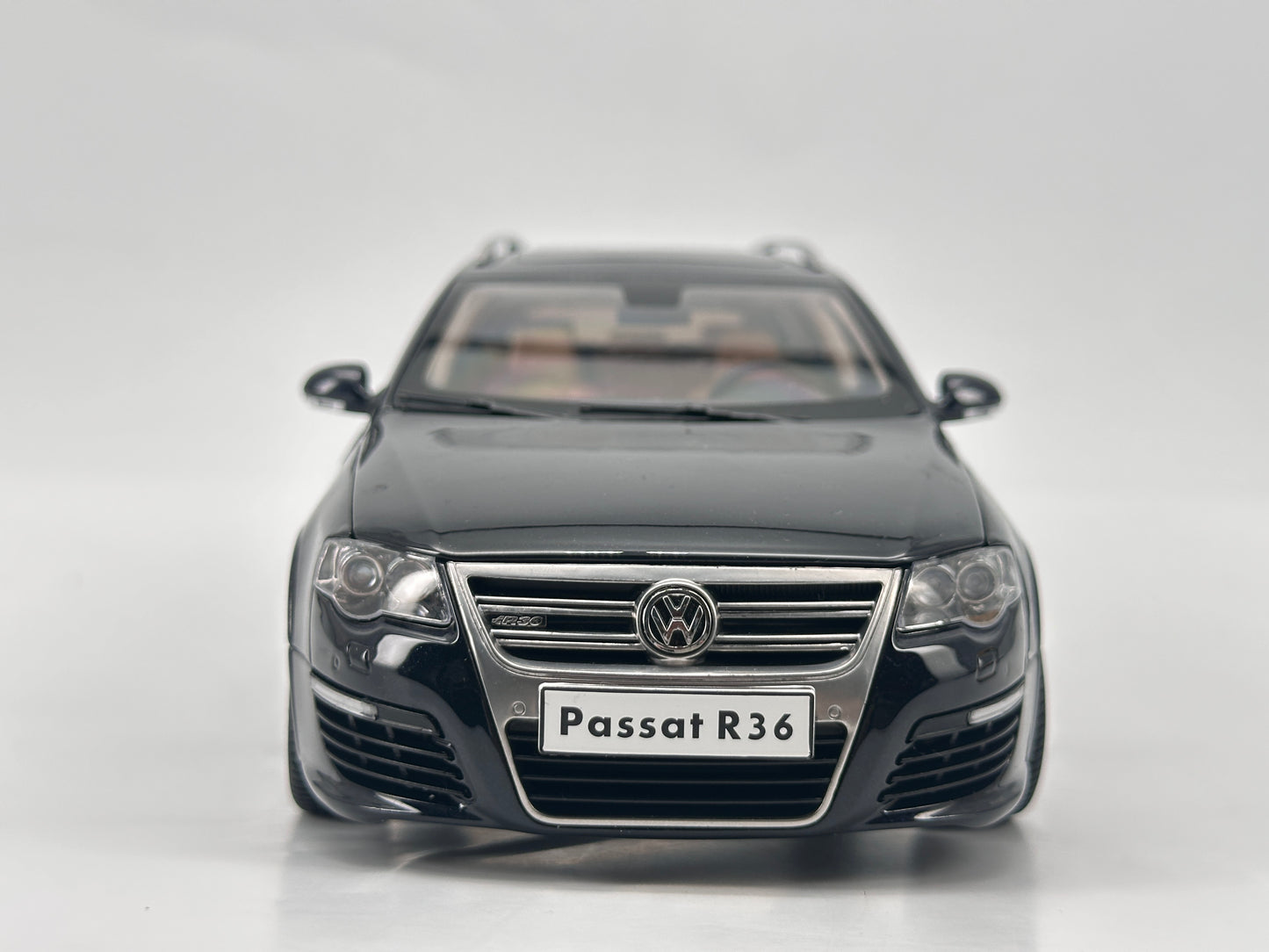 NZG 1/18 Volkswagen Passat R36 Variant Black Alloy Car Model