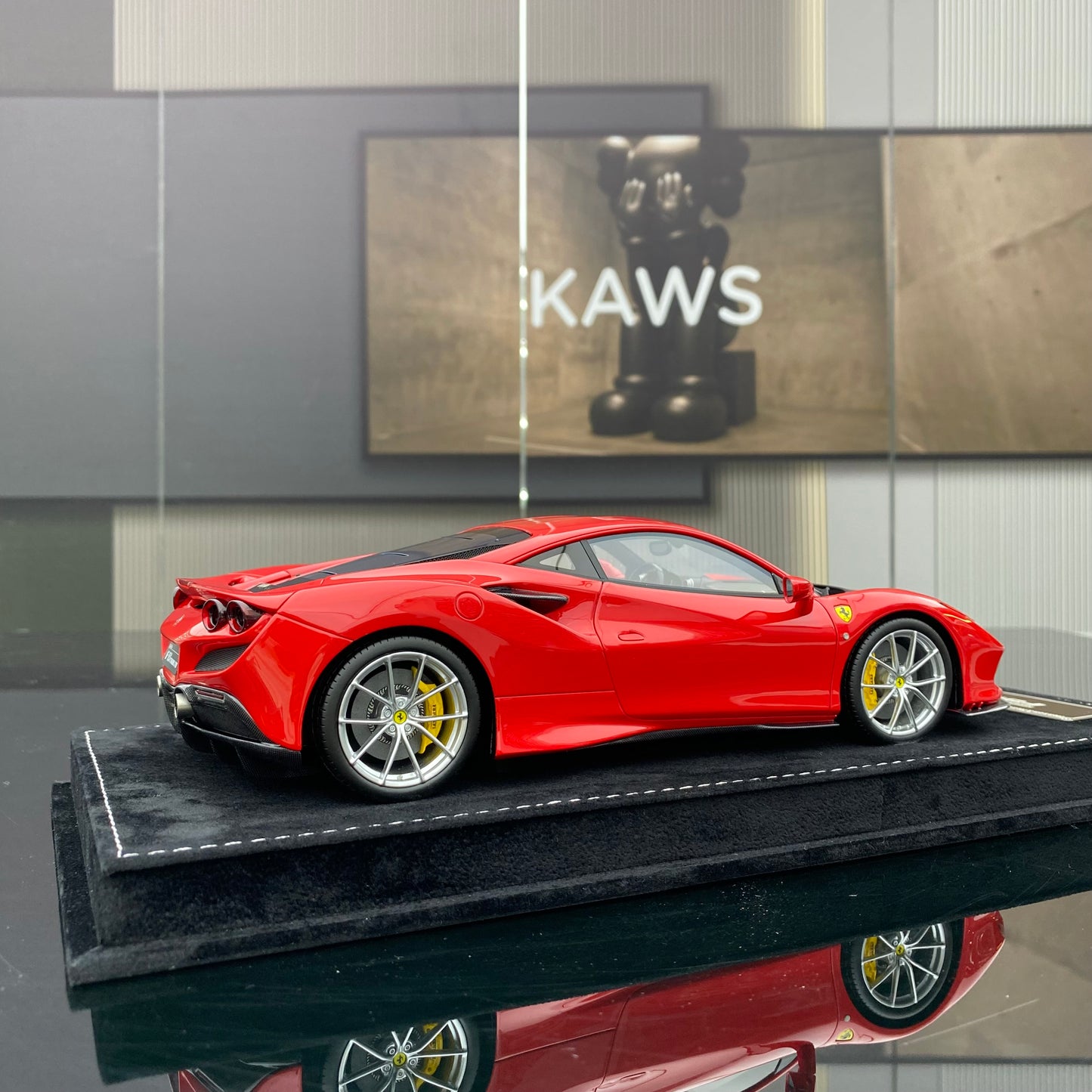 Adorno de coche Ferrari F8 Standard Red de edición limitada, modelo HH 1/18