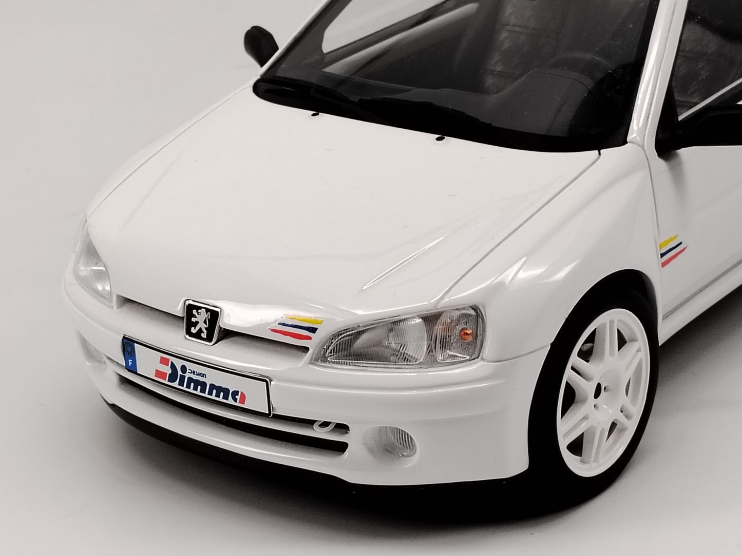 OTTO 1/18 Dongfeng Peugeot 106 MAXI/dimma white simulation car model ornaments