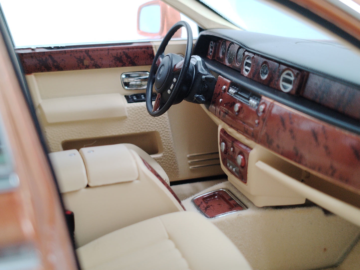 Kyosho 1/18 Rolls-Royce Phantom Gold Alloy Model Car