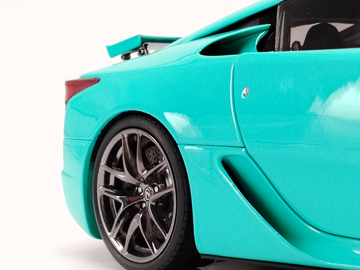 WELL 1/18 Lexus LFA Tiffany Blue Alloy Car Model
