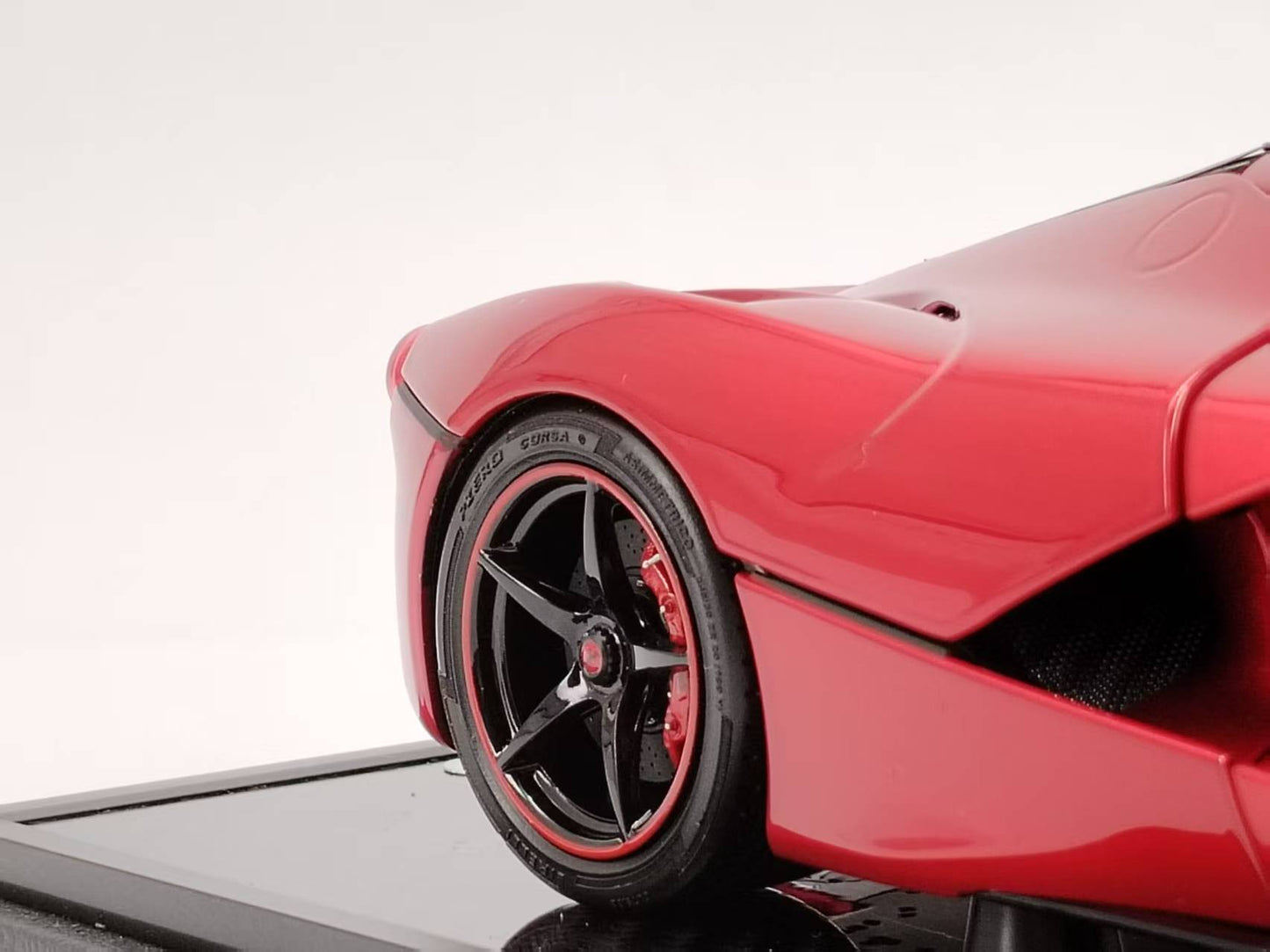BBR 1/18 Ferrari LaFerrari Full-Opening Alloy Hamilton Carbon Base Volcano Metallic Red Alloy Car Model BBR1822H8DIE