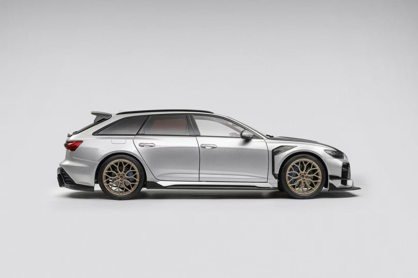 KiloWorks 1:18 Diecast Model — DarwinPRO Audi RS6 (Fully Opening) — Blade Silver — Carbon Fiber Hood with Vossen HF2 Wheels