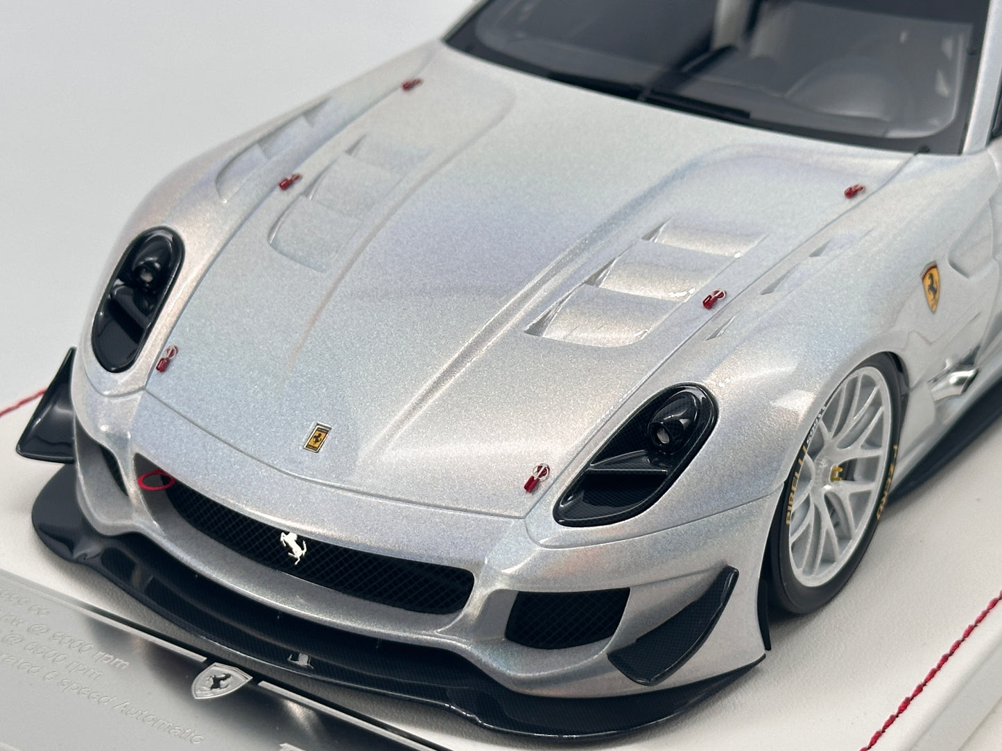 DG 1/18 Ferrari 599 XX EVO in Chameleon White, Simulation Model Car