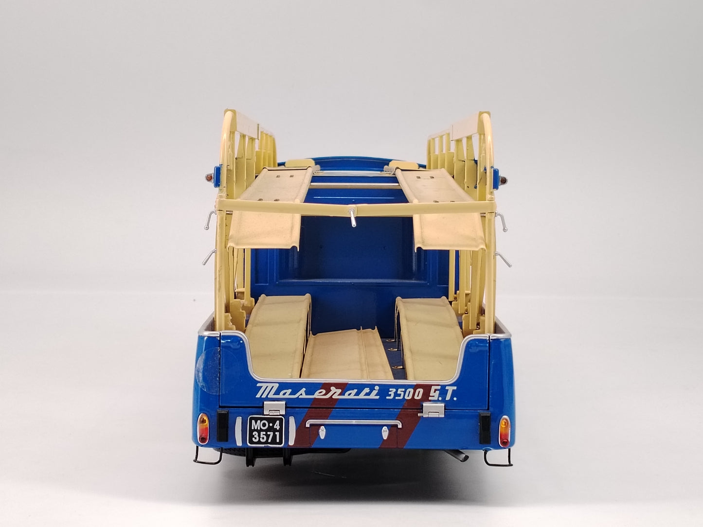 CMR 1/18 Fiat Maserati Trailer Blue Paint Diecast Model Car
