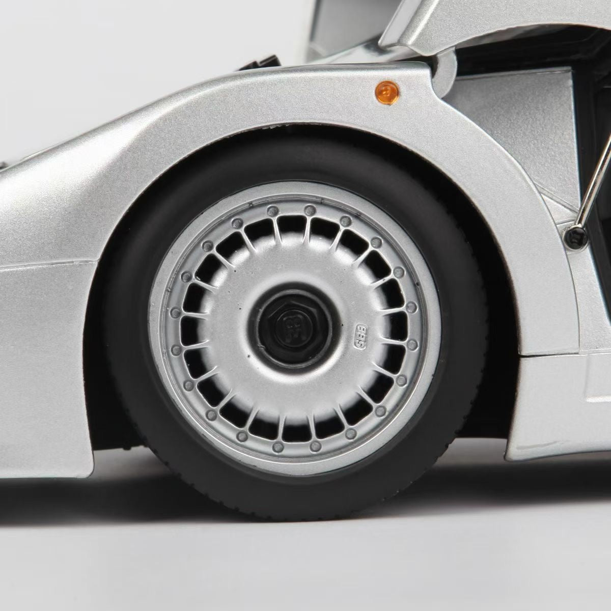 1:12 KK Bugatti EB110 1991