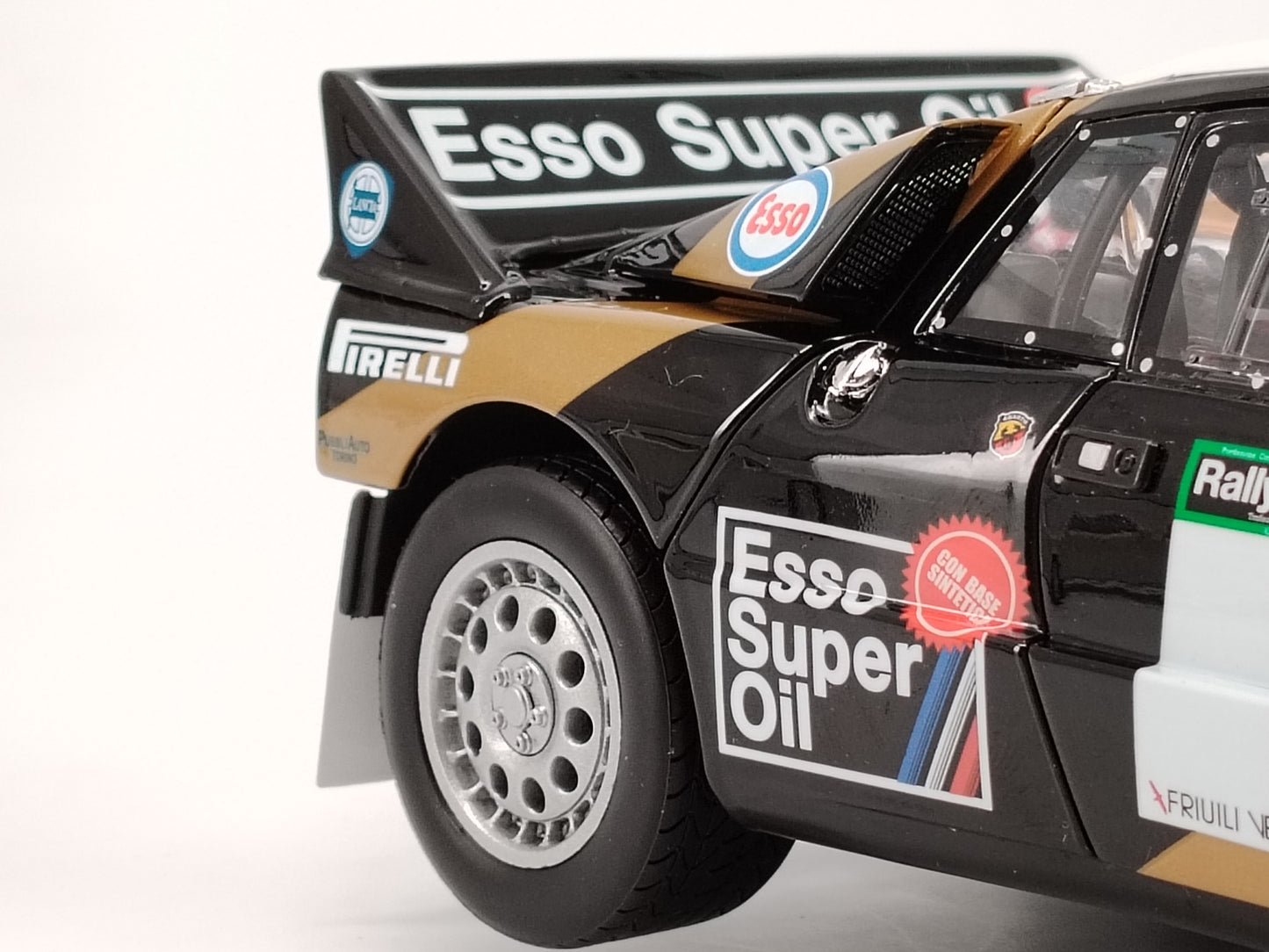 Kyosho 1/18 Lancia 037 1984 Piancavallo alloy car model