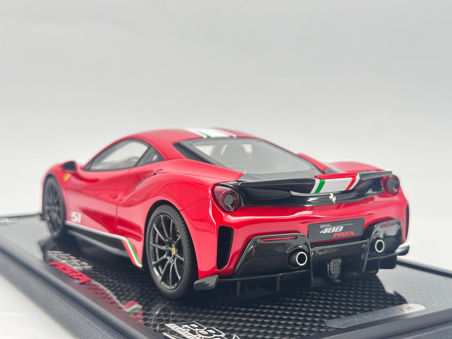 BBR 1/18 Ferrari 488 Pista Piloti 51# Standard Red Simulation Car Model