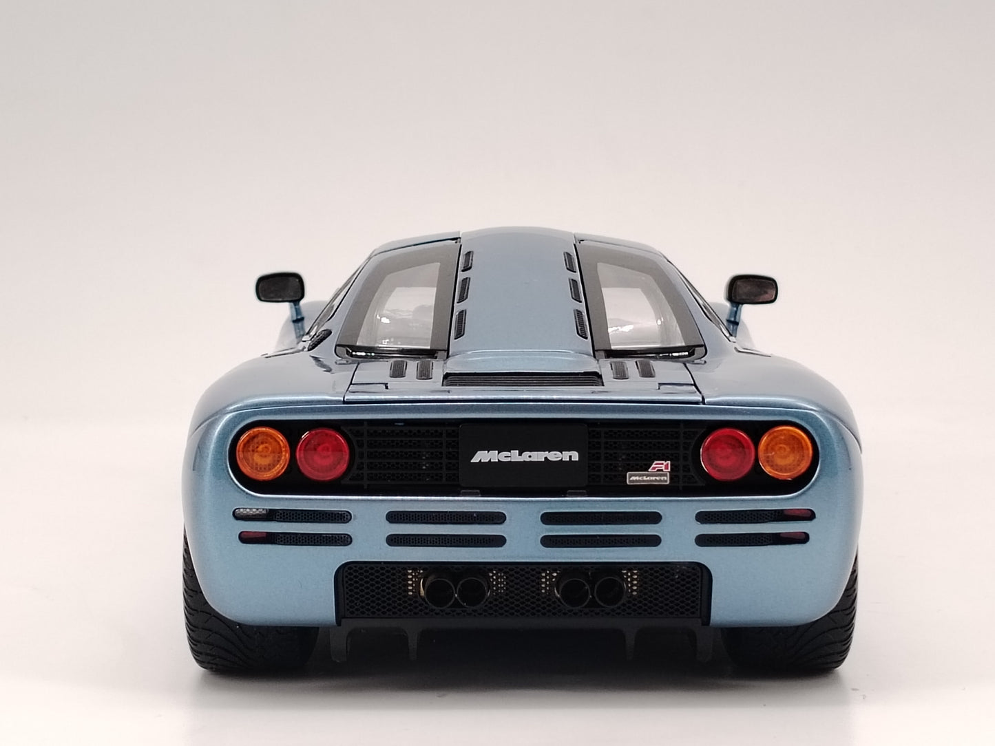 LCD 1/18 McLaren F1 Ice Blue Alloy Car Model