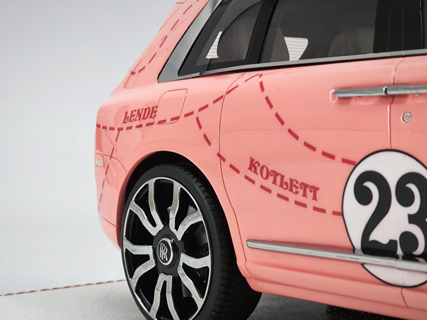 NCM 1/18 Rolls-Royce Cullinan Pink Pig Limited Edition Simulation Car Model Ornaments